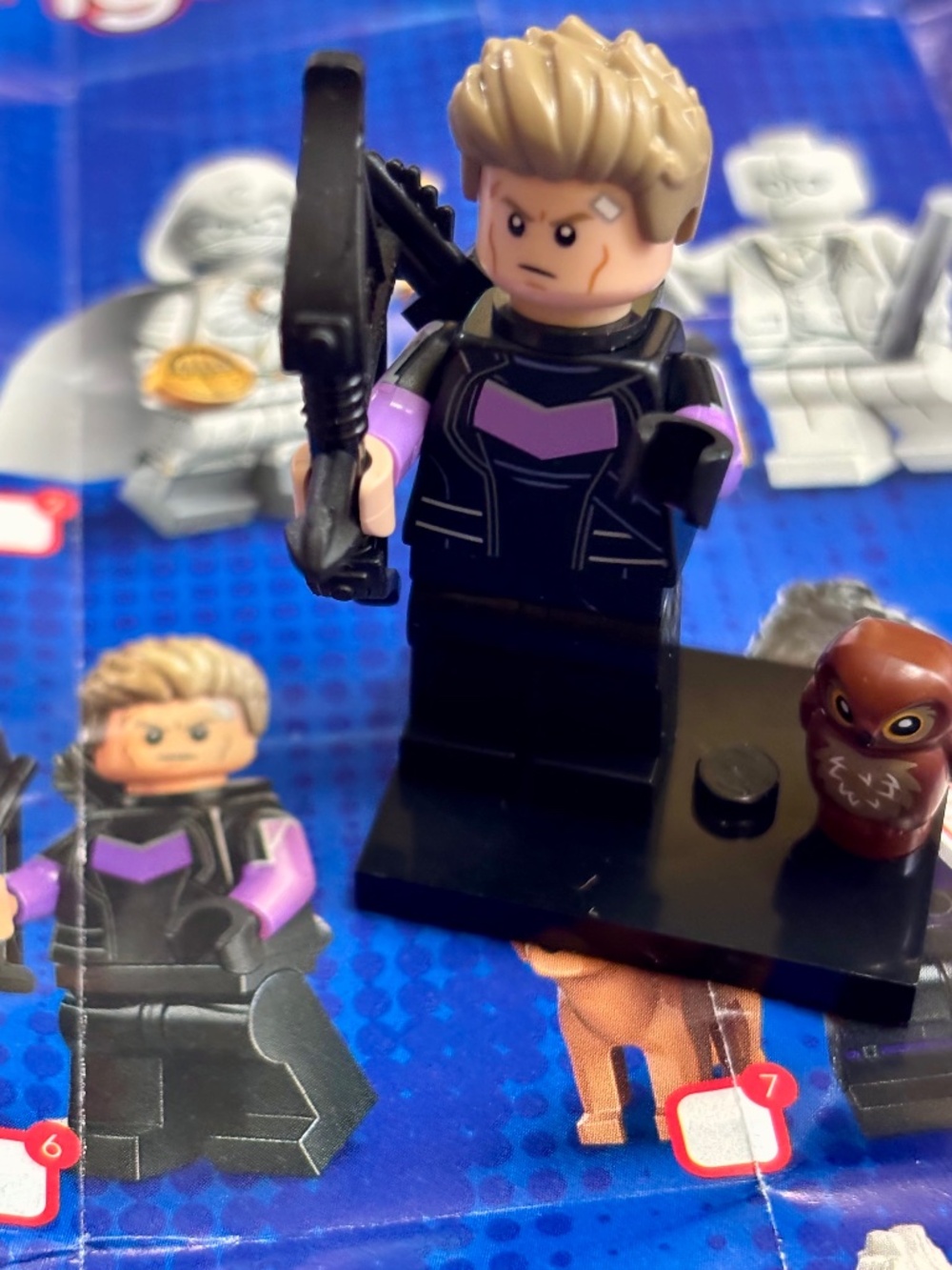 "HAWKEYE" colmar2-6 Marvel Studios, Series 2 with stand, pamphlet & accessories